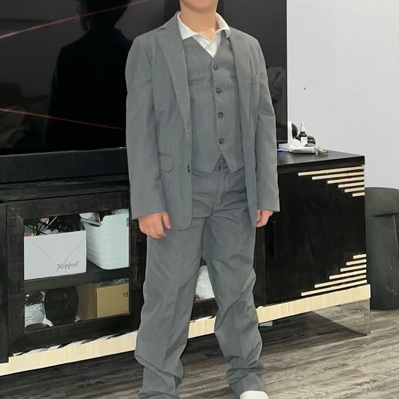 elegant suit for boys